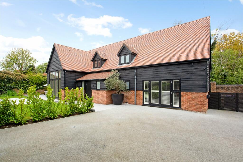 5 bedroom detached house for sale in Watton Road, Datchworth, Knebworth