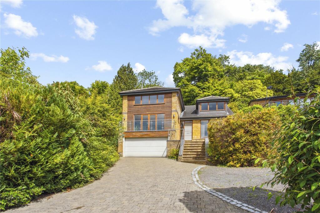 4 bedroom detached house for sale in Beechwood Drive, Aldbury, Tring