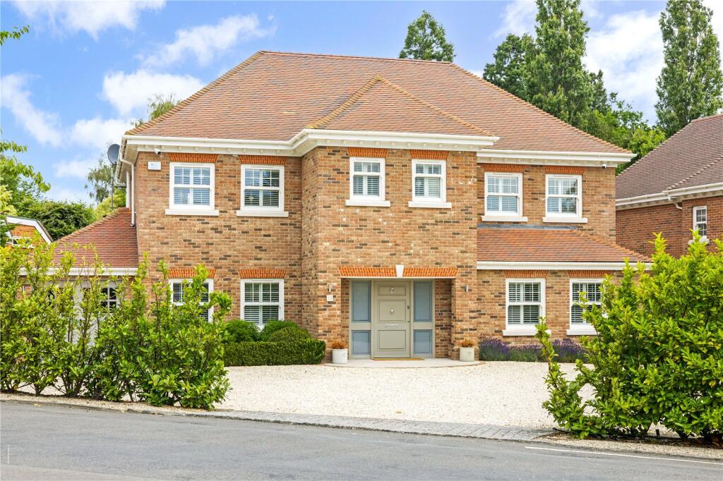 Main image of property: Oakhurst Avenue, Harpenden, Hertfordshire, AL5