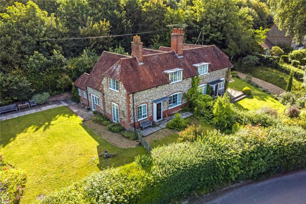 3 bedroom semidetached house for sale in Hambleden, HenleyonThames
