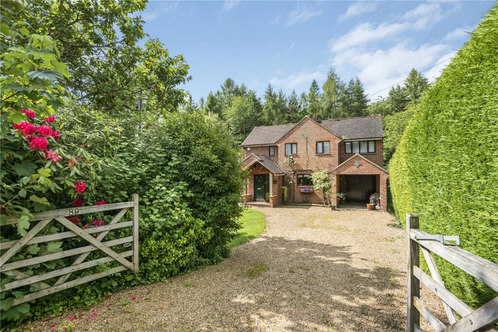 4 bedroom detached house for sale in Shiplake Bottom, Peppard Common, HenleyonThames