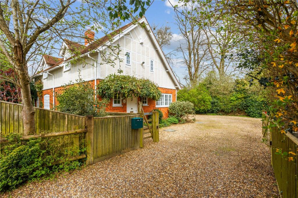 4 bedroom detached house for sale in Rotherfield Greys, Henleyon
