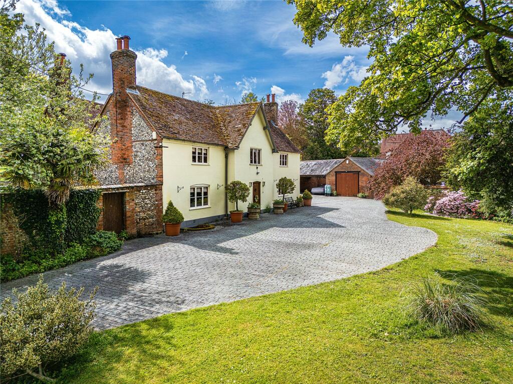 4 bedroom detached house for sale in High Street, Lewknor, Watlington