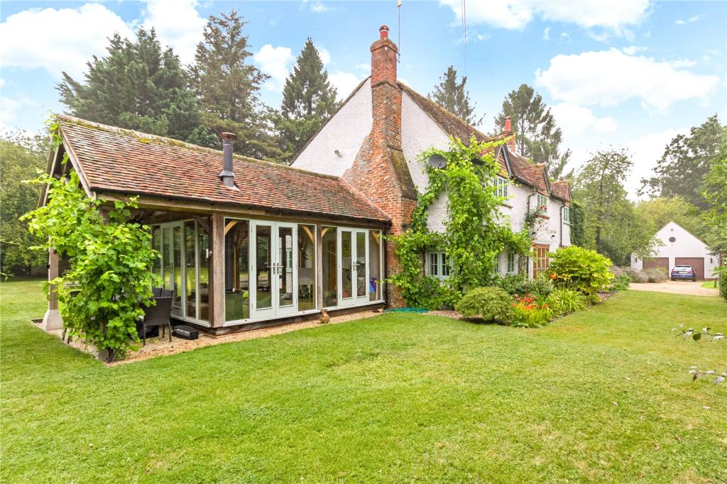4 bedroom detached house for sale in Park Corner, Nettlebed, Henleyon