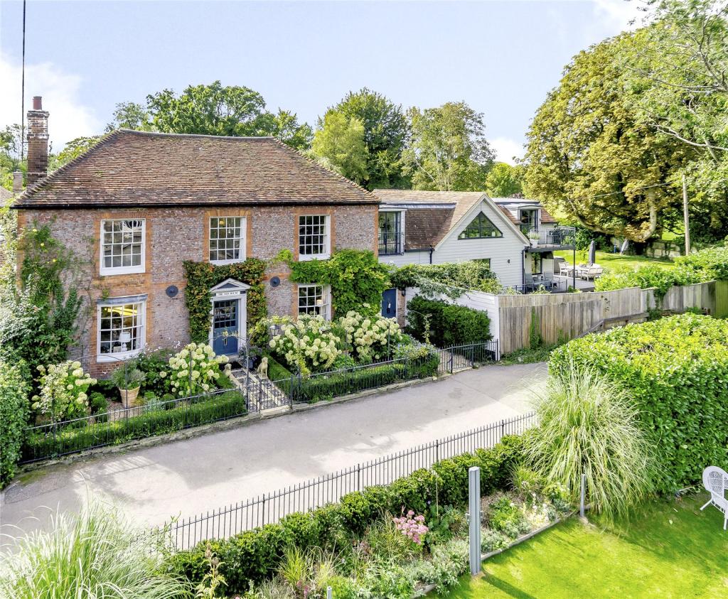 5 bedroom detached house for sale in Mill Lane, HenleyonThames