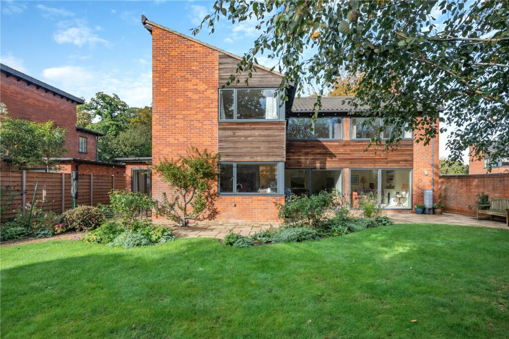 4 bedroom detached house for sale in Hill House Gardens, Cringleford