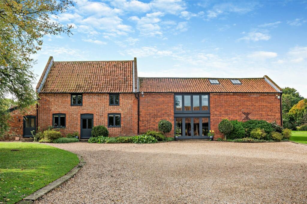 6 bedroom detached house for sale in Welgate, Mattishall, Dereham