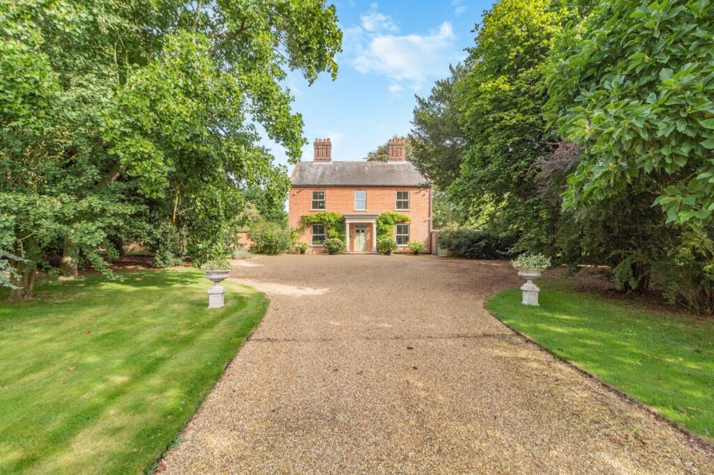 5 bedroom detached house for sale in Hall Lane, North Tuddenham