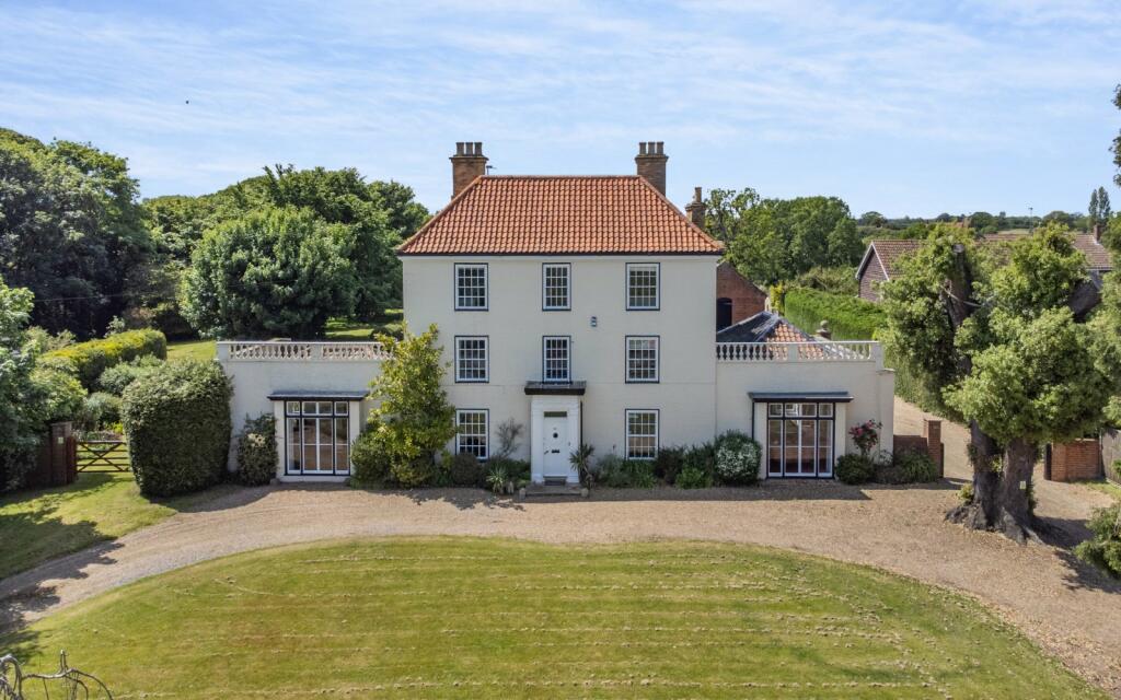8 bedroom detached house for sale in Southwold Road, Wrentham, Beccles