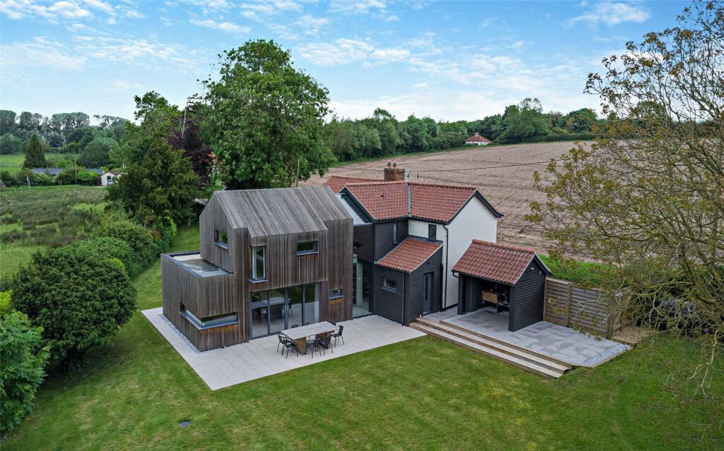 4 bedroom detached house for sale in Reepham, Norwich, Norfolk, NR10