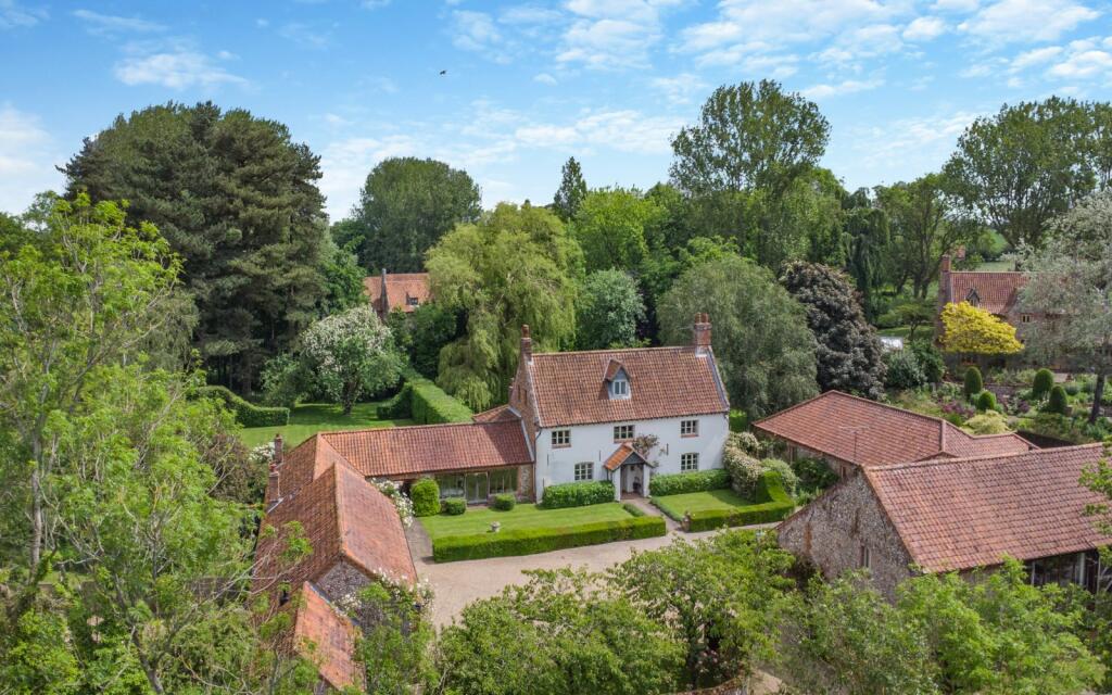 6 bedroom detached house for sale in Bale Road, Gunthorpe, Melton