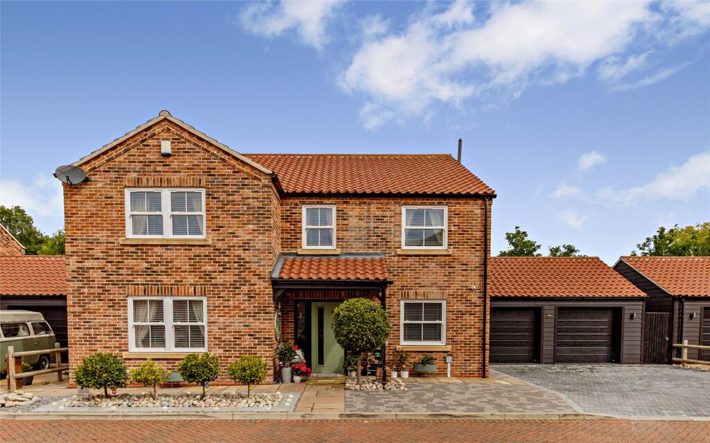 Main image of property: The Fields, Burgh Road, Gorleston, Great Yarmouth, NR31