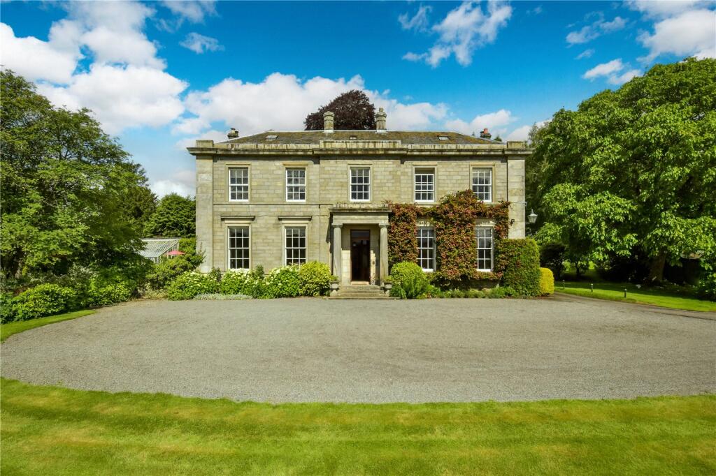 7 bedroom detached house for sale in Cloichfoldich, Strathtay