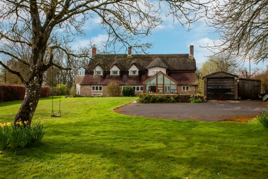 4 bedroom detached house for sale in Stroud Common, Silton, Gillingham