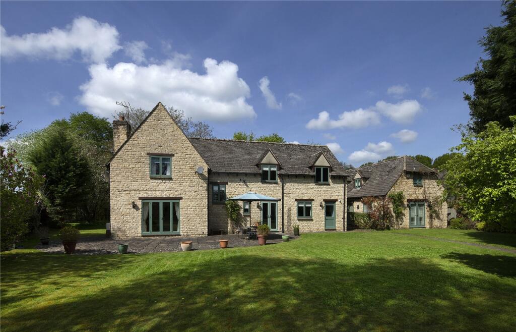 4 bedroom detached house for sale in Mill Street, Old Kidlington