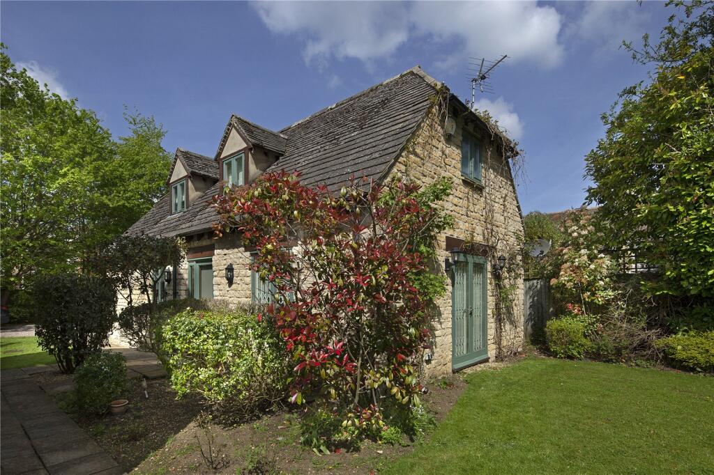 4 bedroom detached house for sale in Mill Street, Kidlington