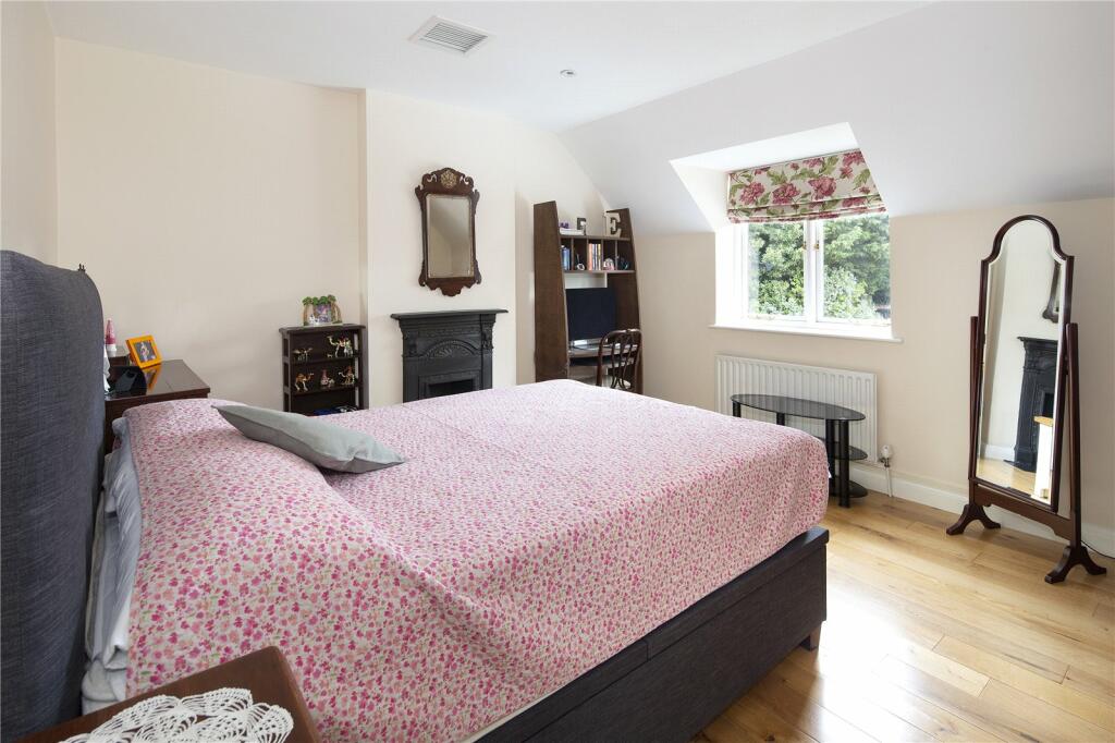 4 bedroom detached house for sale in Mill Street, Kidlington