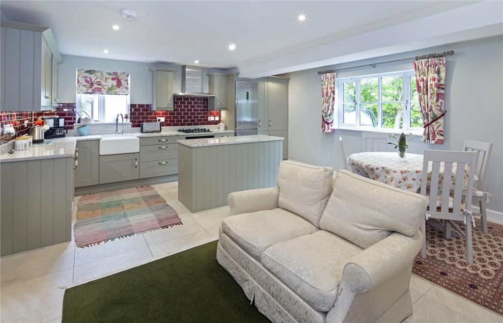 4 bedroom detached house for sale in Mill Street, Kidlington