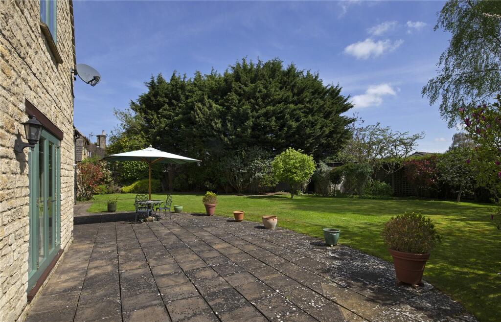 4 bedroom detached house for sale in Mill Street, Kidlington