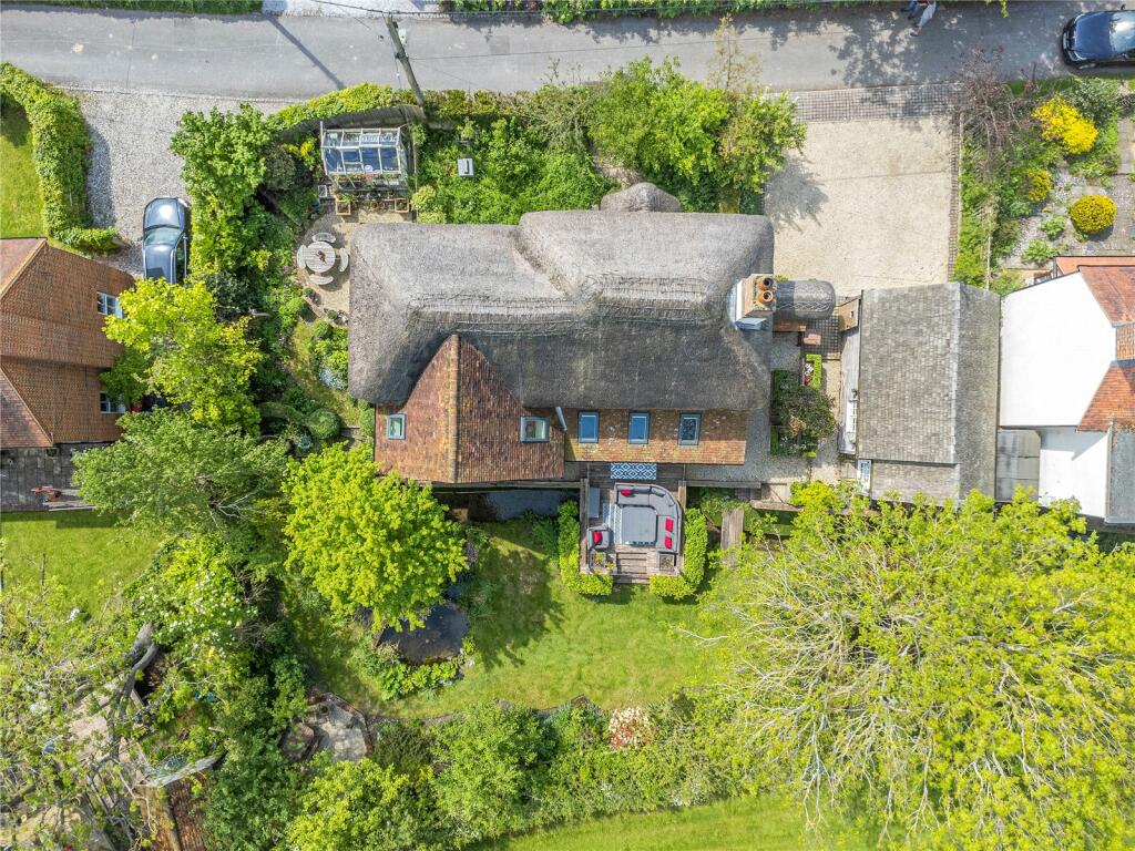 3 bedroom detached house for sale in Fieldside, East Hagbourne, Didcot