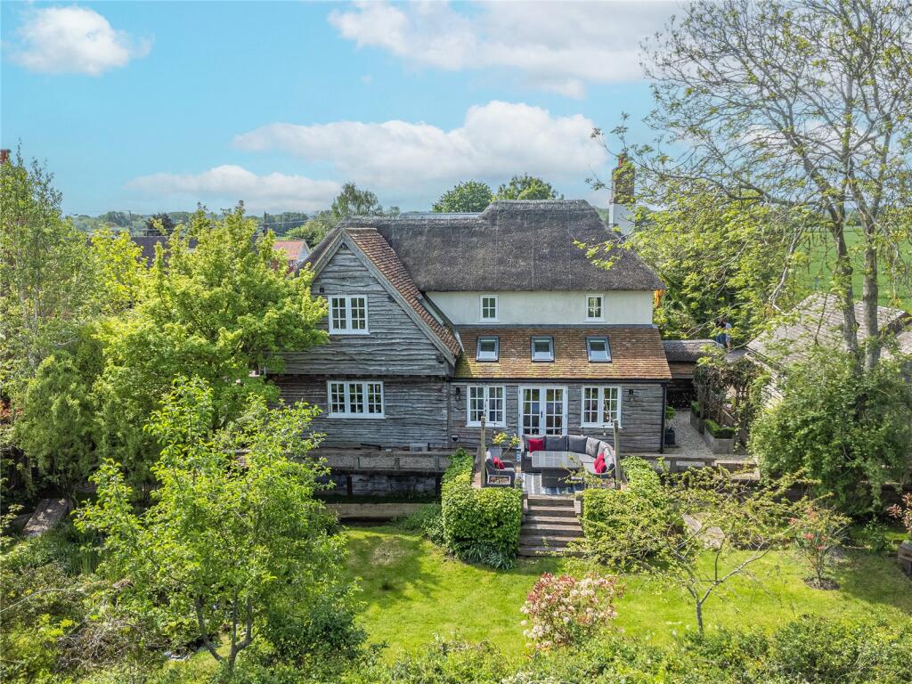 3 bedroom detached house for sale in Fieldside, East Hagbourne, Didcot