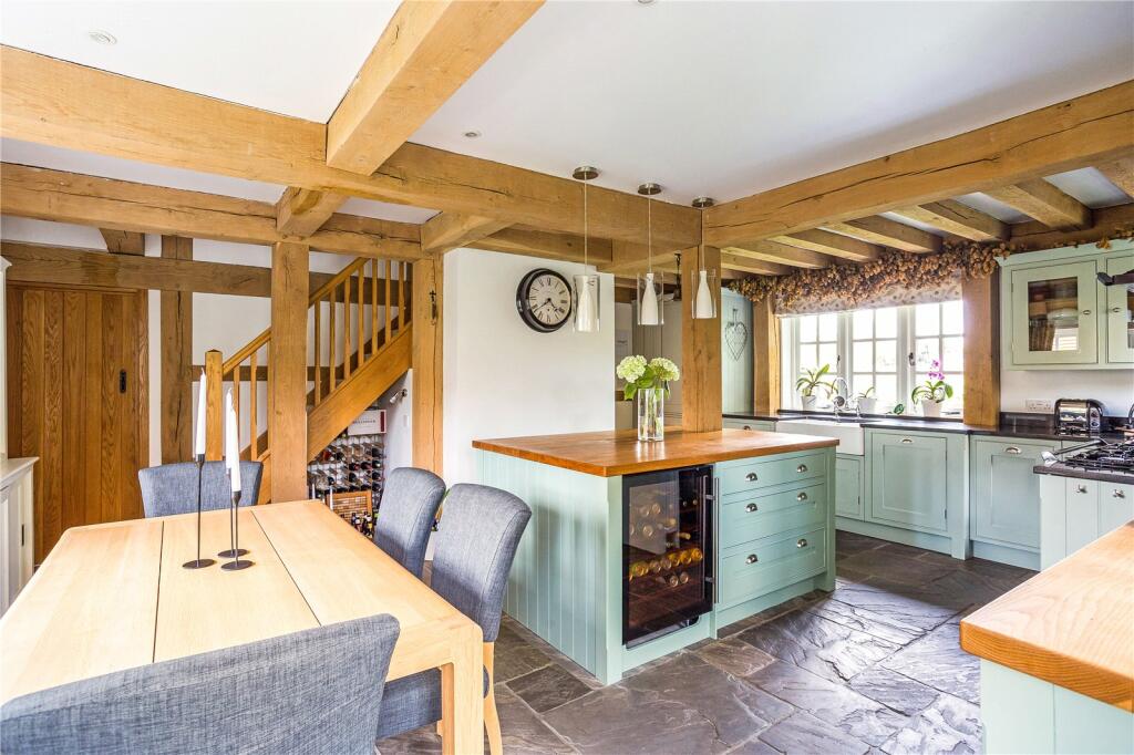3 bedroom detached house for sale in Fieldside, East Hagbourne, Didcot