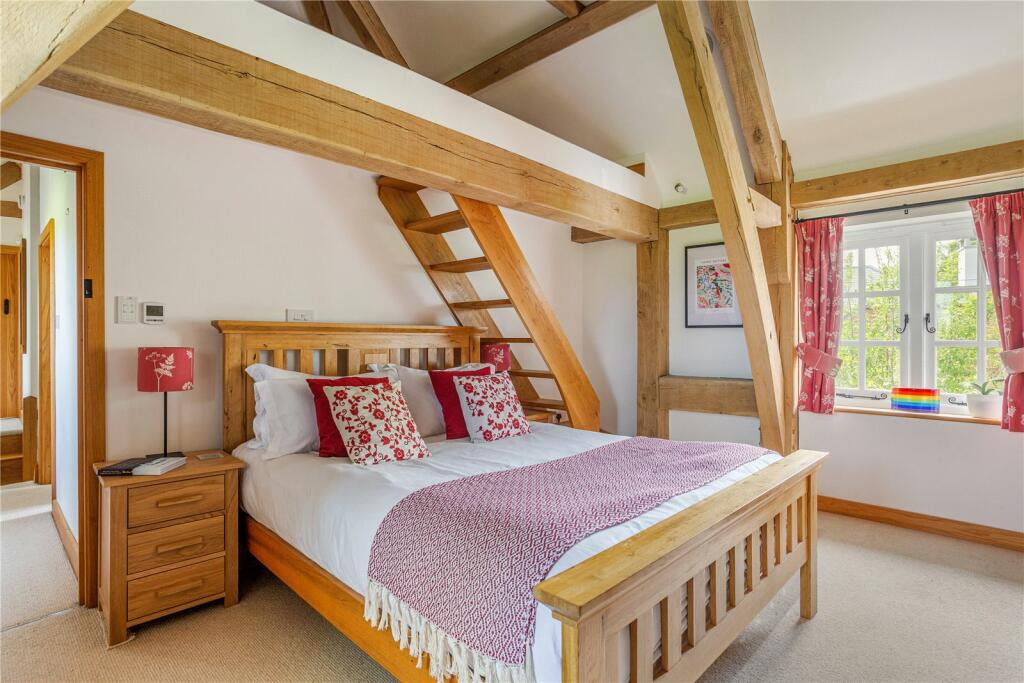 3 bedroom detached house for sale in Fieldside, East Hagbourne, Didcot