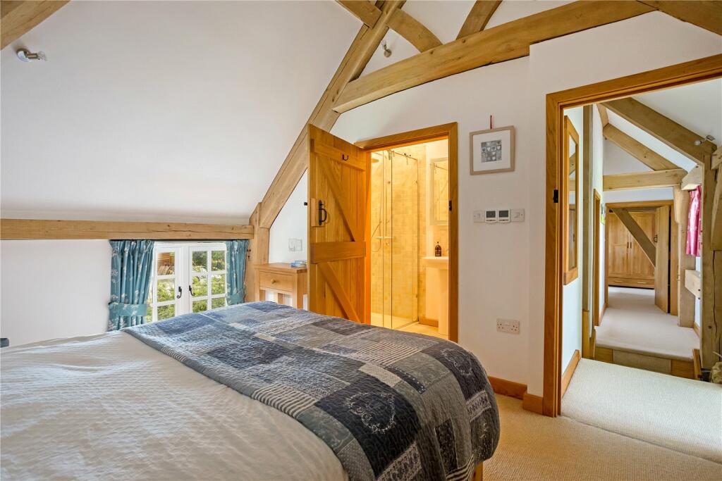 3 bedroom detached house for sale in Fieldside, East Hagbourne, Didcot