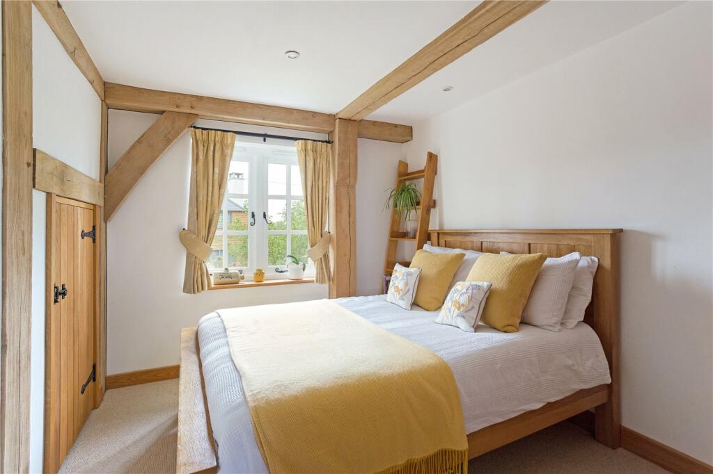 3 bedroom detached house for sale in Fieldside, East Hagbourne, Didcot