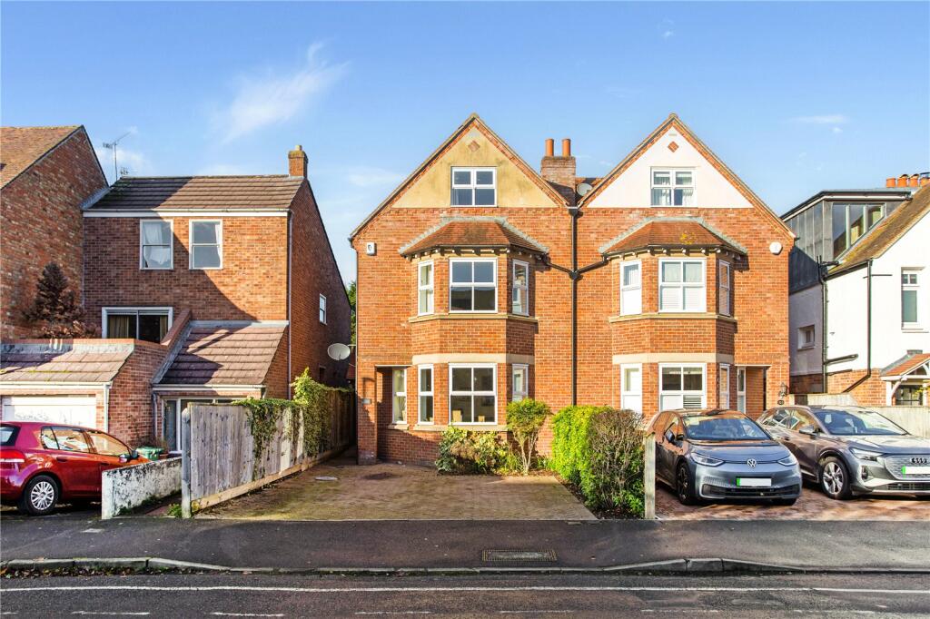 4 bedroom semi-detached house for sale in Victoria Road, Oxford, OX2