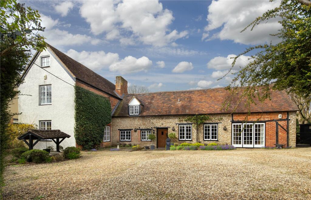 4 bedroom detached house for sale in Faringdon Road, Kingston Bagpuize