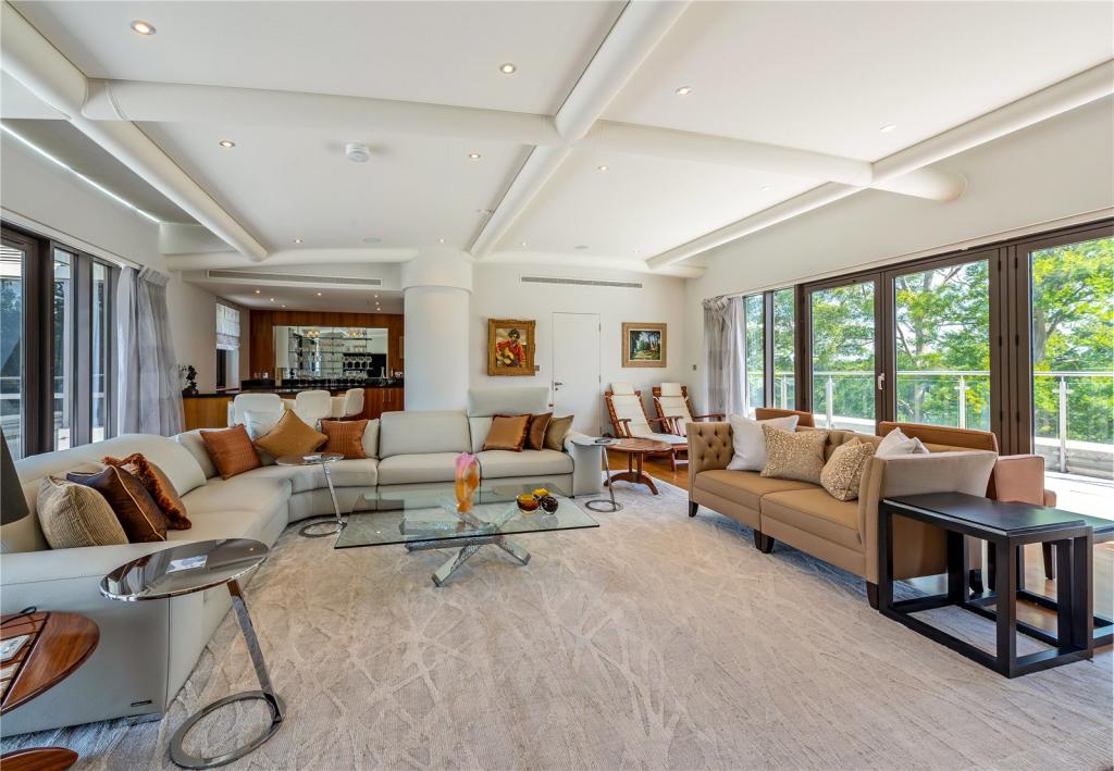 3 bedroom penthouse for sale in Apartment 13, Charters, Charters Road