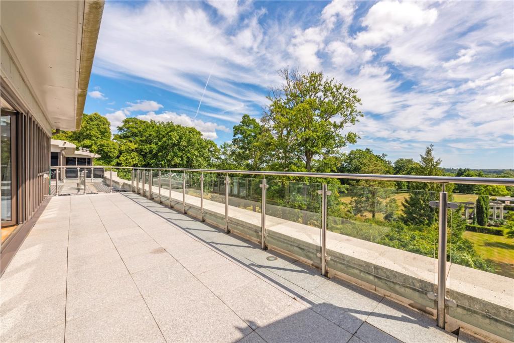 3 bedroom penthouse for sale in Apartment 13, Charters, Charters Road