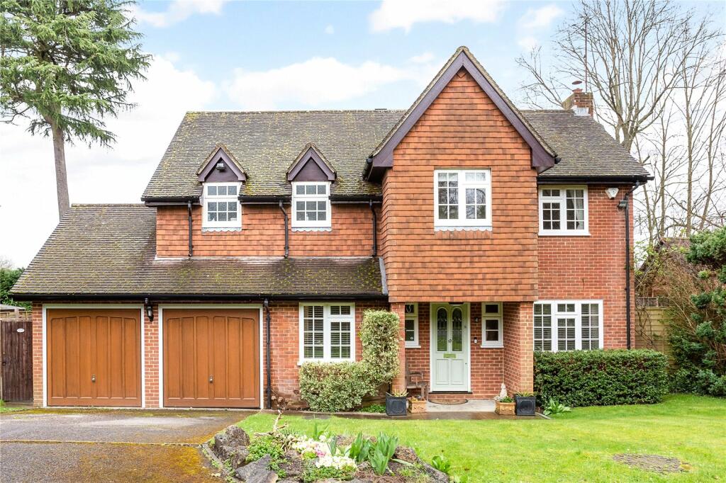 5 bedroom detached house for sale in Holmes Close, Sunninghill, Ascot