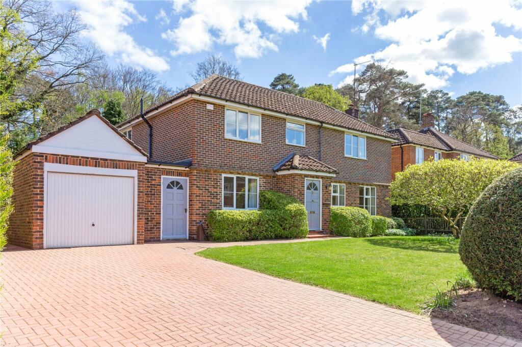 4 bedroom detached house for sale in Woodend Drive, Sunninghill, Ascot