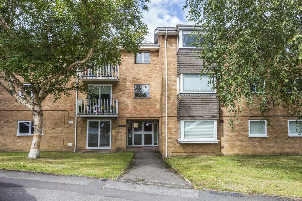 2 bedroom apartment for sale in Cedar Drive, Sunningdale, Berkshire, SL5