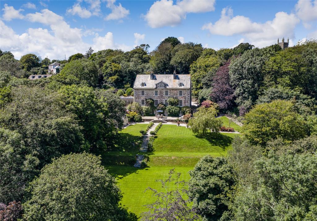 7 bedroom detached house for sale in MawganInMeneage, Helston