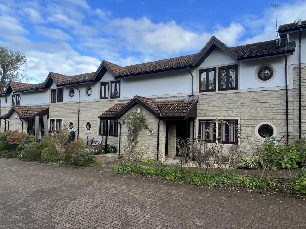 2 bedroom flat for sale in Dunster Court, Woodborough Road,