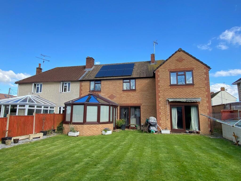 4 bedroom semidetached house for sale in Homefield Close,