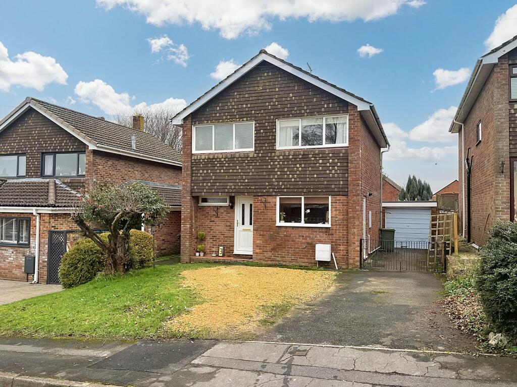 3 bedroom detached house for sale in Underwood End, Sandford,