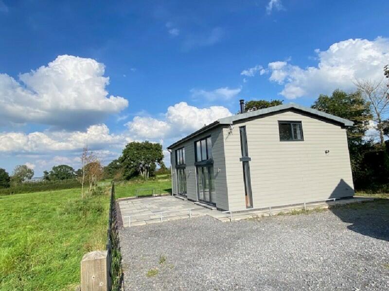 3 bedroom detached house for rent in Mead Lane, Sandford,