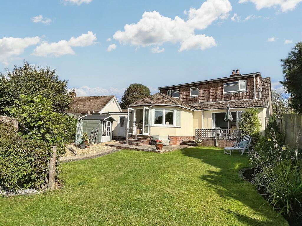 4 bedroom detached house for rent in Kenmeade Close, Shipham,