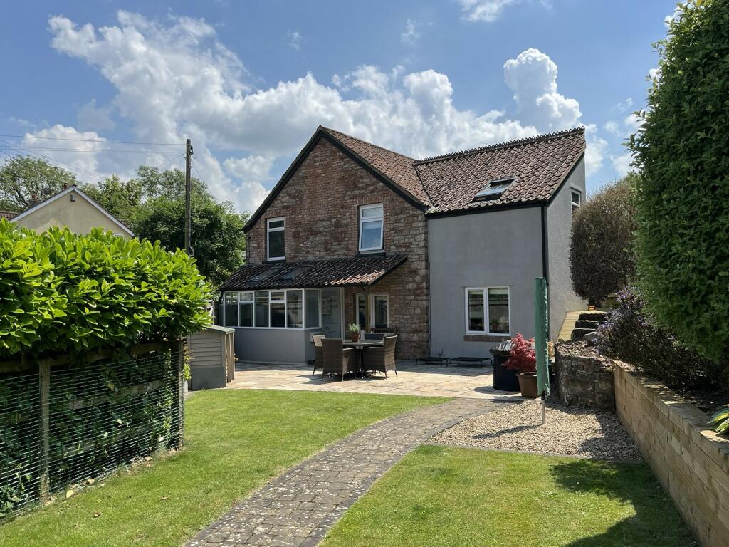 3 bedroom detached house for sale in 18 The Green, North