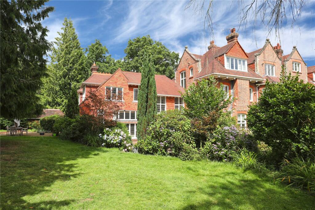 6 bedroom semidetached house for sale in Edenbridge Road, Hartfield