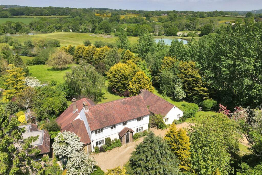 4 bedroom detached house for sale in Yew Tree Lane, Rotherfield