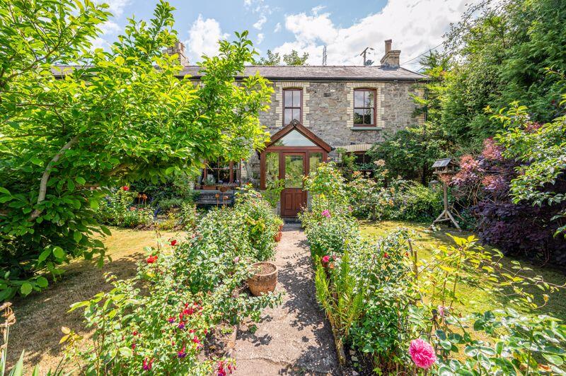 Main image of property: Clydach, Abergavenny