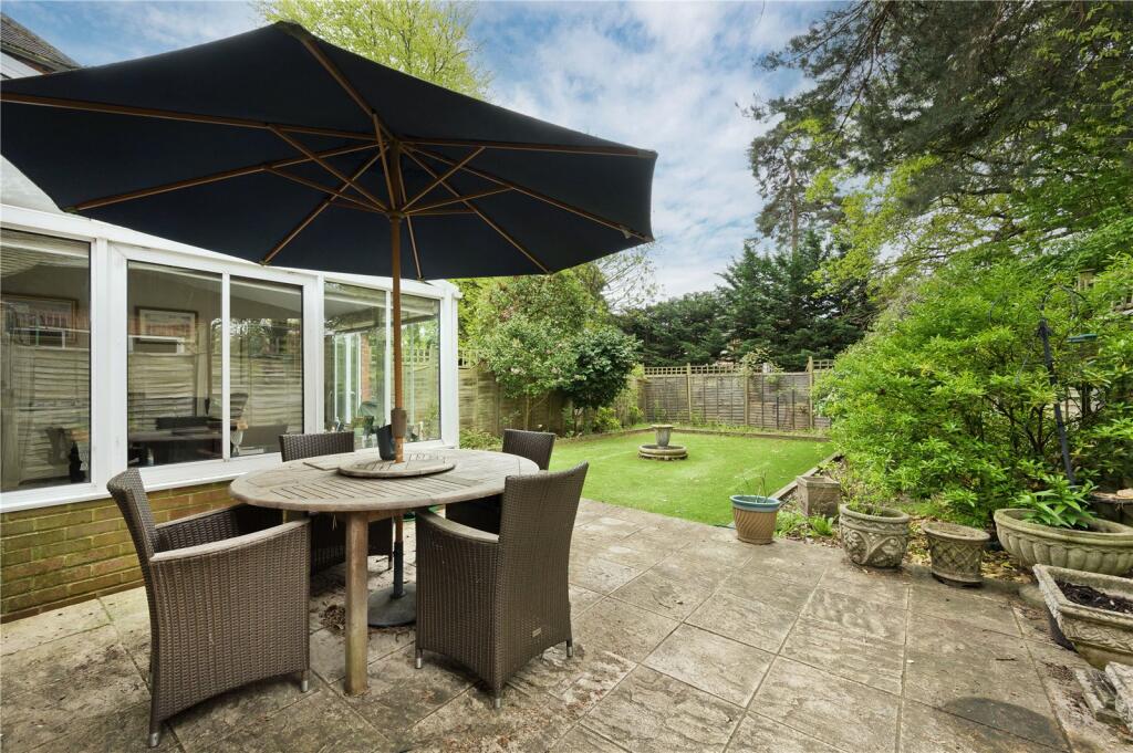 3 bedroom apartment for sale in Queens Road, Weybridge, Surrey, KT13