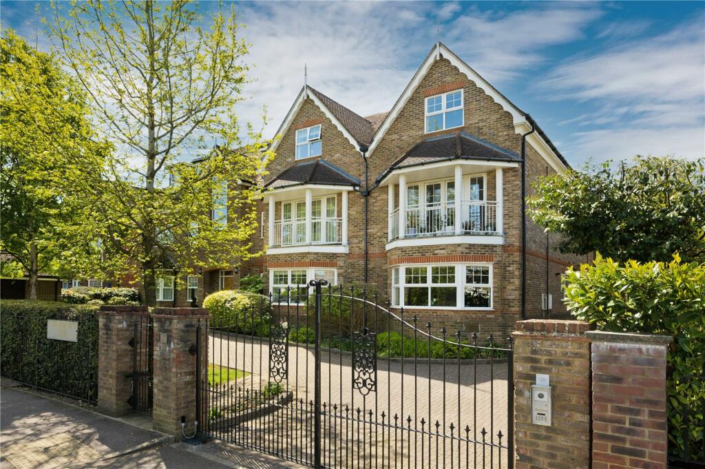 2 bedroom apartment for sale in Oatlands Chase, Weybridge, Surrey, KT13
