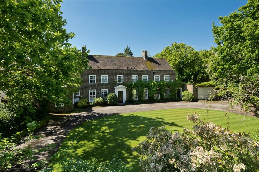 5 bedroom detached house for sale in Queens Road, Hersham, WaltononThames, Surrey, KT12