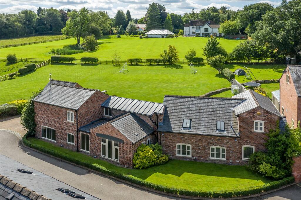 4 bedroom detached house for sale in Adlington Road, Wilmslow, Cheshire